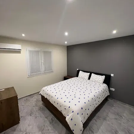 Prázdninový dům House At *